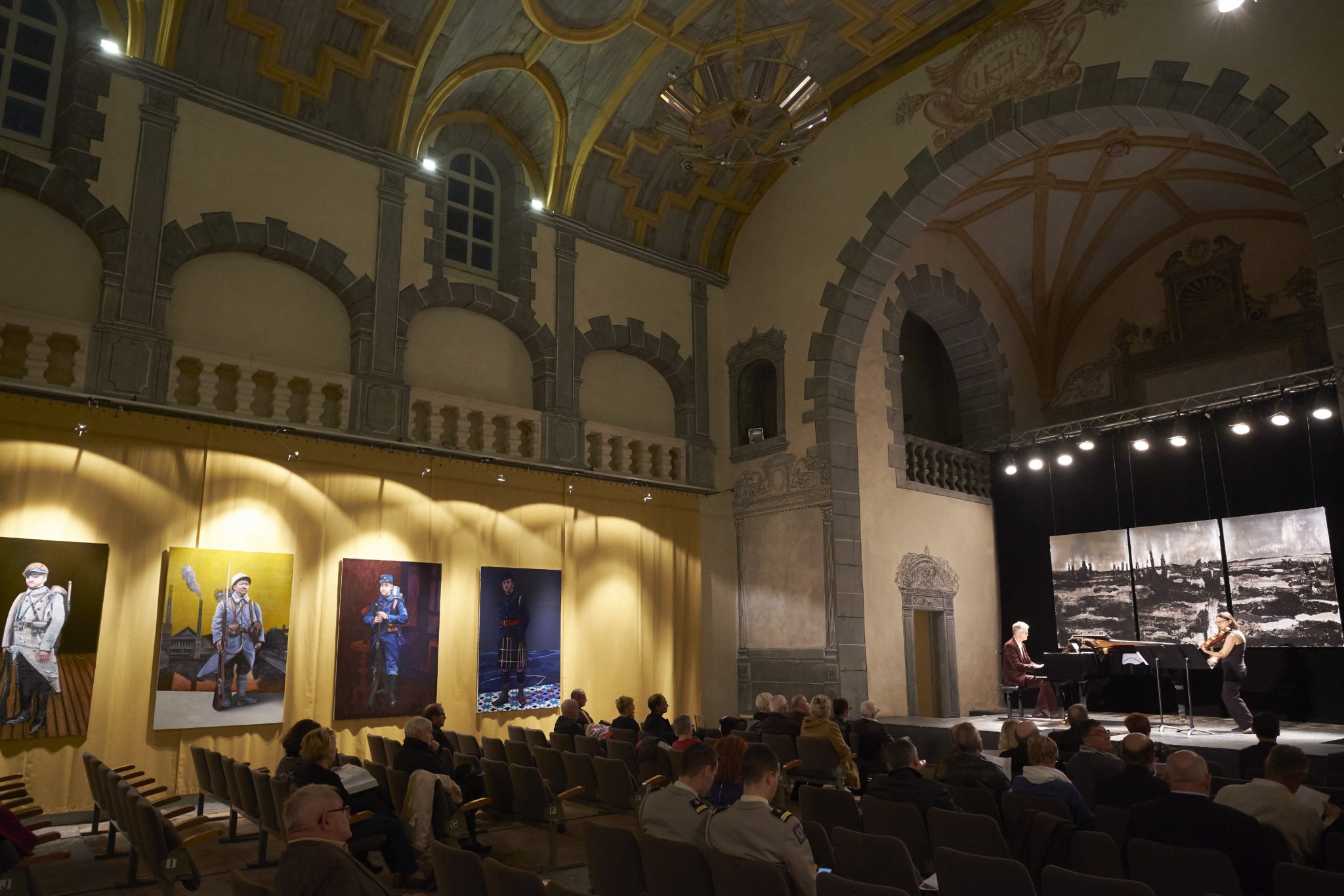 Vernissage de l'exposition Face à l'enfer du peintre Alain Fabréal a la Chapelle des Jésuite, Auditorium de Carcassonne